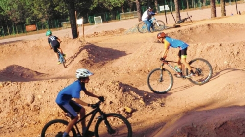 Espace ludique Bagnols en Forêt Shape N Ride