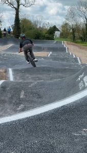 Pumptrack Neuville sur Vanne