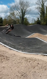 Pumptrack Neuville sur Vanne