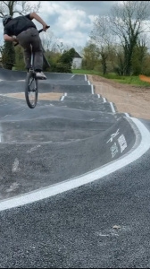 Pumptrack Neuville sur Vanne